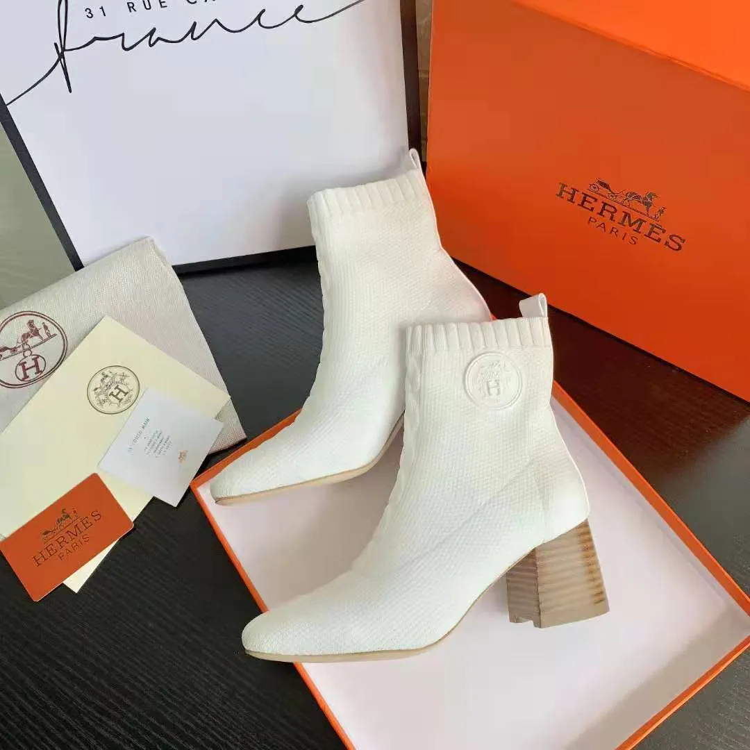 👟👟Ex-factory price 460👟👟 Hermes Hermes early autumn new model, the highest version on the market! Original board 1:1 purchasing level quality.  This is the youngest item from the H family this season! It’s just right to wear this season, it looks great on your feet and looks particularly slender 🌹 Fabric: Original 1:1 molded imported knitted upper, sheepskin lining. The heel is the latest molded horseshoe heel this year, with a heel height of 6.5cm 🌹 Size number: 34-41 (34.40 41/42 customized) 🌹 Outsole: Rubber sole and genuine leather sole optional 🌹Color: black, white, blue, burgundy 🌹Packaging with cloth bag certificate